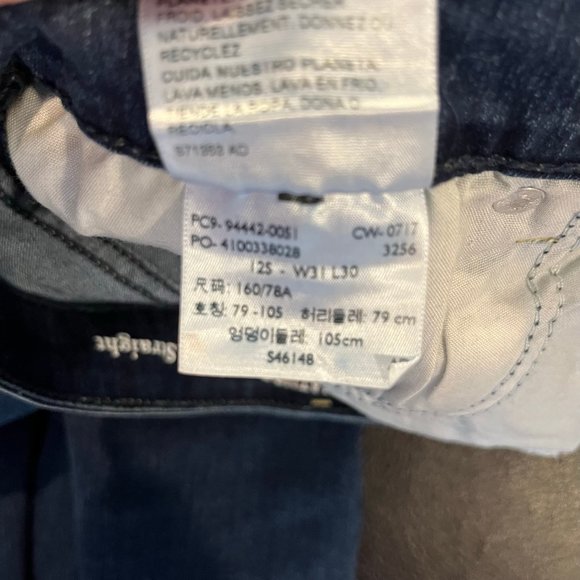 Signature Levi Strauss Ladies Modern Straight Jeans Size 12S / W31/ L30 - Picture 4 of 6